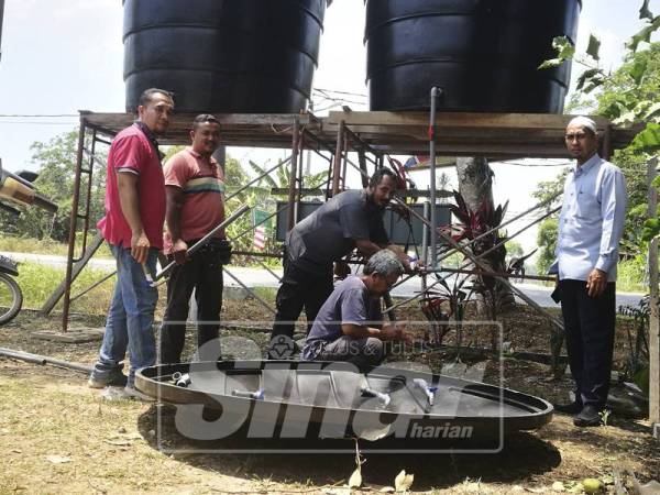 Pembinaan saluran paip dan tangki air bukit bertujuan meringankan beban mangsa yang terjejas.