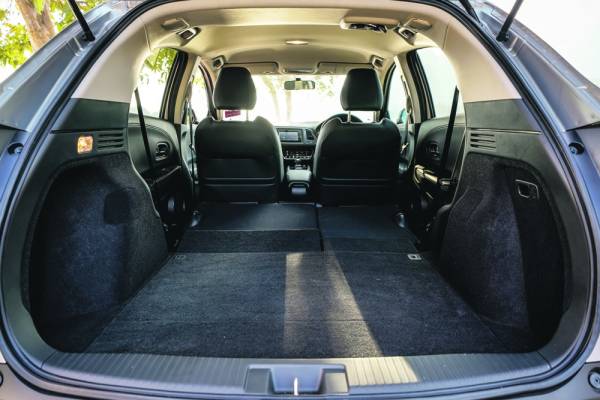 Kerusi penumpang juga boleh dilipat sekaligus menampakkan ruang simpan yang cukup luas.