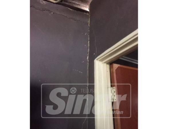 Keadaan bumbung rumah yang semakin teruk selepas bencana ribut tersebut.