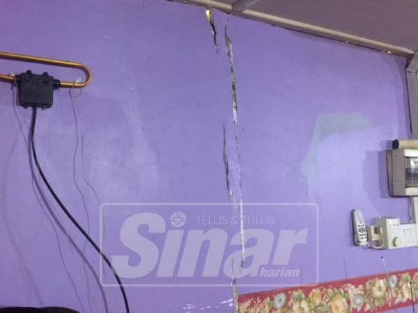 Keadaan retak yang semakin melarat saban hari.