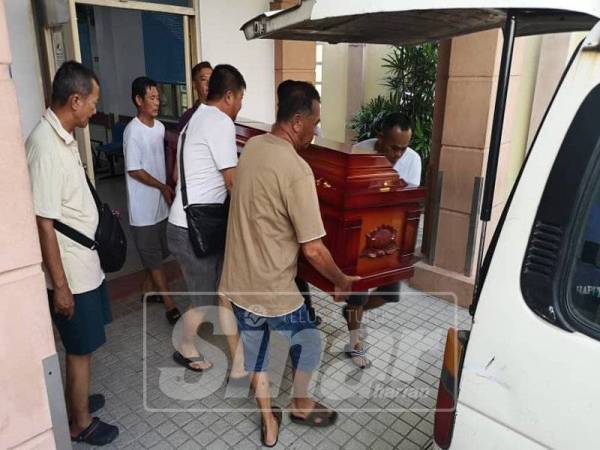 Mangsa maut kerana mengalami kecederaan parah di kepala.