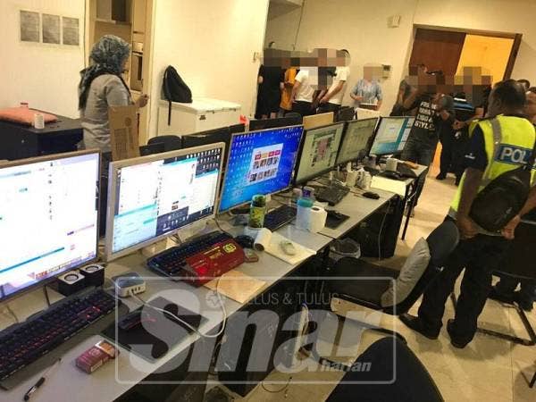 Antara yang ditahan polis.