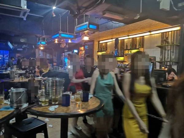 Antara wanita warga asing yang ditahan.