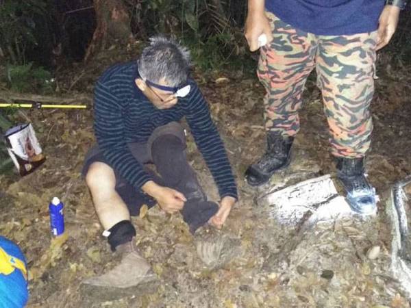Mangsa yang terseliuh kaki tidak mampu menuruni gunung.