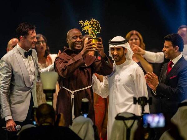 Peter Tabichi menewaskan sembilan finalis dari seluruh dunia untuk meraih Anugerah Guru Global 2019.
