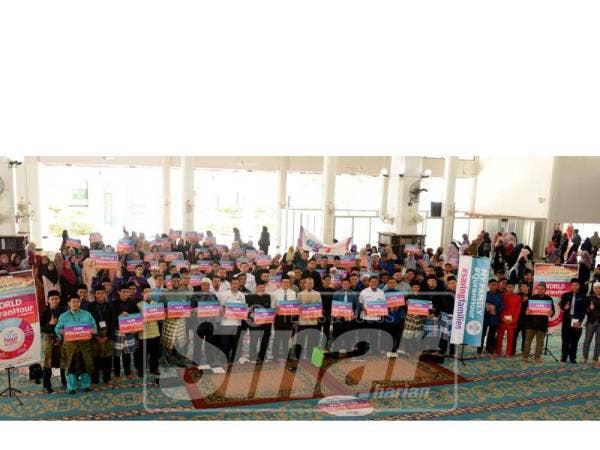 Antara pelajar yang memeriahkan #UUM Quran Hour di Masjid Sultan Badlishah.