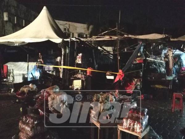 Antara gerai yang musnah dalam kebakaran itu.