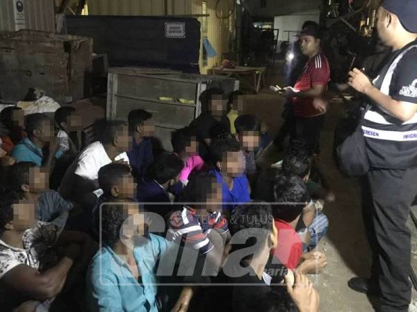 50 daripada 137 warga asing yang diperiksa telah ditahan kerana pelbagai kesalahan.