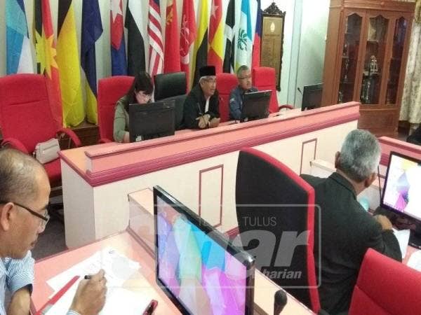 Abdul Aziz mempengerusikan mesyuarat jawatankuasa berkenaan.