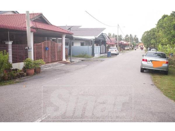 Perumahan Taman Air Manis masih dimonopoli warga tempatan berikutan lokasinya strategik.