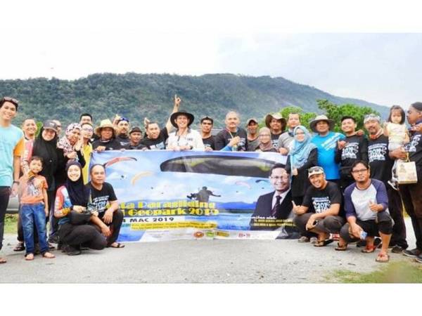 Ahli KLUJ bergambar bersama.
