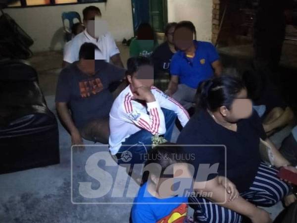 Kanak-kanak antara PATI yang turut ditahan dalam operasi ini. - Foto : Ihsan Imigresen