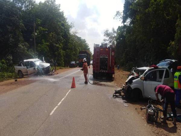 Lima maut nahas tiga kenderaan