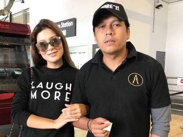 Pelakon, Pekin Ibrahim dan isterinya Mona.