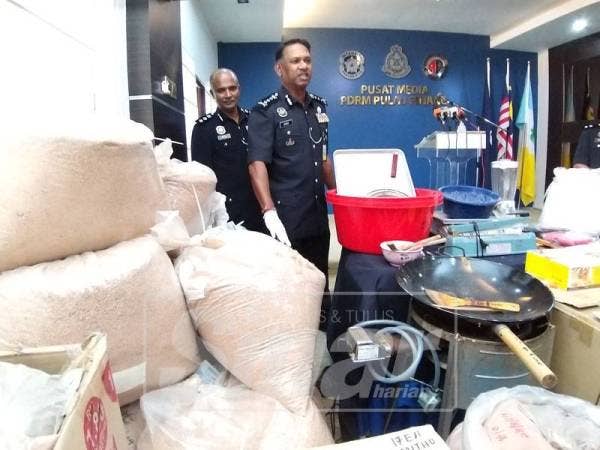 Antara bahan yang dirampas ketika serbuan pada 28 Mac lalu.