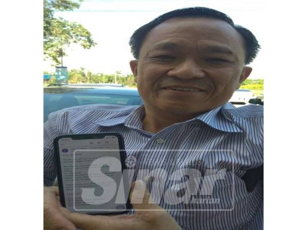 Alan menunjukkan aduan melalui emel yang dihantar beliau kepada pengurusan bank terbabit pada 27 Disember 2018.