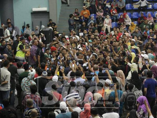 Keadaan ketika protes berlaku semasa sesi undian tapak Bazar Ramadan DBKL kerana tidak setuju dengan lokasi Jalan Raja.