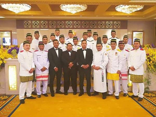 Bersama bentara diraja dan VVIP di Istana Anak Bukit.