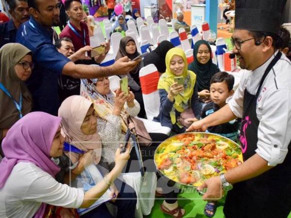 Chef Saifudin sering dijemput mengadakan demo masakan dalam program dan juga karnival sekitar utara.