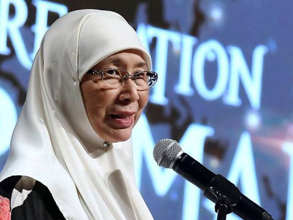 Timbalan Perdana Menteri Datuk Seri Dr Wan Azizah Wan Ismail menyampaikan ucapan pada Malam Penghargaan Persidangan Global Halal (GHas) 2019 malam ini. - Foto Bernama
