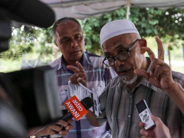 Mohd Nor ditemui ketika di sekitar Pekan Kuala Sawah ketika kempen PRK Rantau, pagi tadi. - Foto Sinar Harian Adam Amir Hamzah.