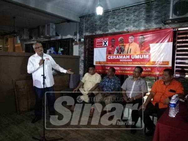 Mahfuz bercakap kepada media selepas ceramah umum di Sendayan di sini, malam ini. - Foto Sinar Harian