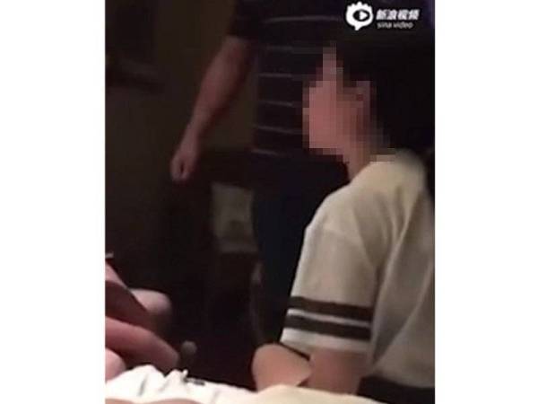 Wanita terbabit bertindak menampar muka suaminya.