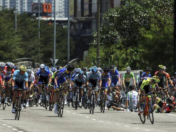 Sebahagian kelompok utama pelumba Le Tour De Langkawi (LTdL) terlibat dalam kemalangan pada siri Jelajah LTdL peringkat pertama dari Kuala Lumpur ke Tampin sejauh 176.9 Kilometer hari ini.