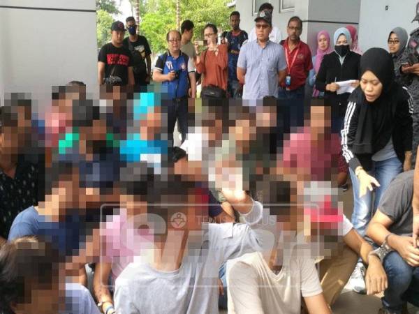 Antara warga asing yang ditahan.