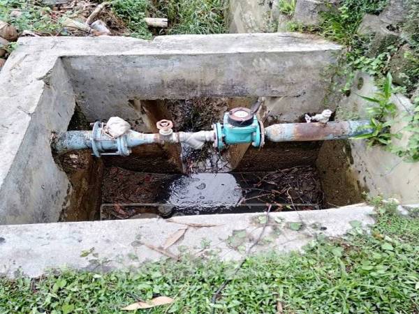 Longkang yang telah dibersihkan.