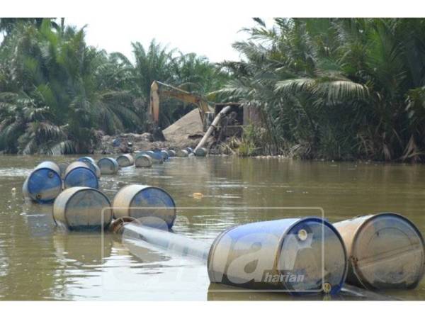 Aktivtii mengorek pasir yang dilakukan di Sungai Linggi merisaukan golongan nelayan.
