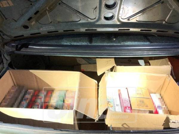 Rokok seludup bernilai RM2,500 yang cuba diedar di sekitar Rengit.