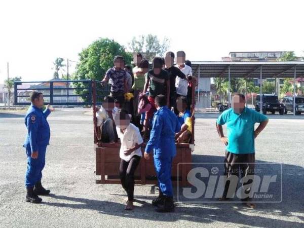 Kesemua pelarian dibawa ke pejabat Imigresen untuk tindakan selanjutnya, dibantu pasukan Angkatan Pertahanan Awam Malaysia (APM).
