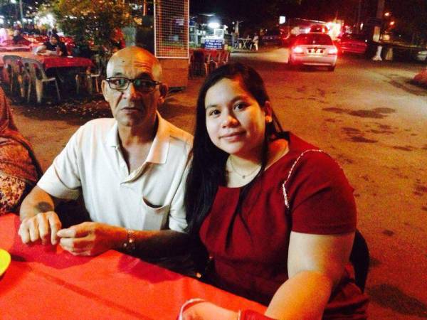 Siti Aminah bersama ayahnya yang banyak memberi dorongan 