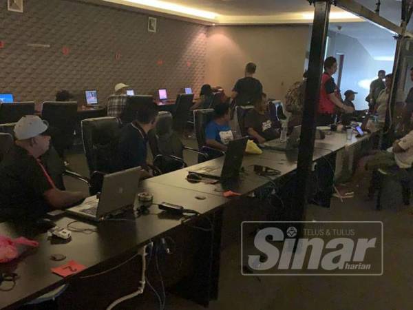 Sebuah premis judi online yang digempur D7 KL dalam Ops Dadu di Jalan Petaling, semalam.