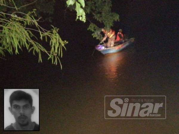 Anggota bomba membuat tinjauan di lokasi mangsa terjatuh di kawasan Sungai Semantan dekat Kampung Gantuk, malam tadi.