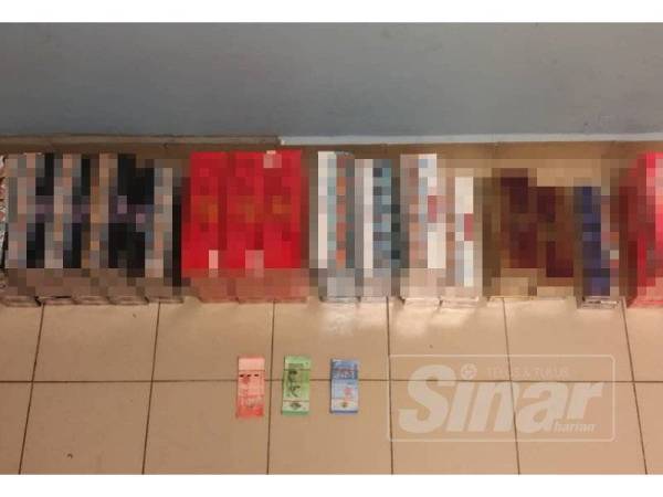 Rampasan rokok seludup dalam serbuan di sebuah rumah di Taman Gembira, Banting, semalam.