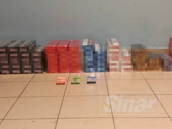Rampasan rokok seludup dalam serbuan di sebuah rumah di Taman Gembira, Banting, semalam.