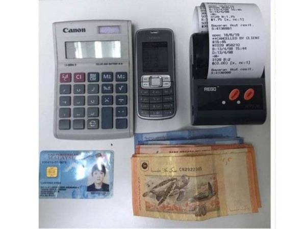 Polis turut merampas wang tunai, telefon bimbit dan kalkulator dalam tujuh serbuan yang dibuat di beberapa premis sekitar Butterworth dan Kepala Batas, semalam.