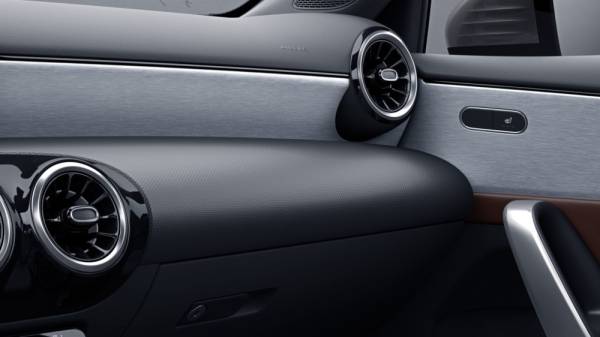 A 200 hadir dengan kemasan kayu dan A 250 pula diberikan kemasan aluminium longitud.