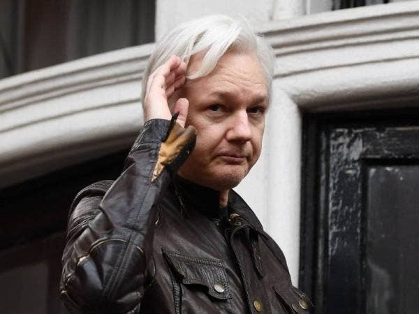 Pengasas WikiLeaks Julian Assange ditahan pada 11 April lalu ekoran penarikan balik suaka perlindungan yang diberikan Ecuador. - Foto AFP
