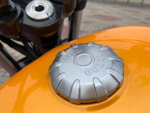 Kemasan penutup tangki minyak.