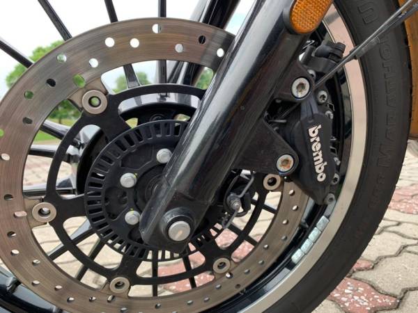 Dilengkapi Sistem Brek Anti-Kunci.