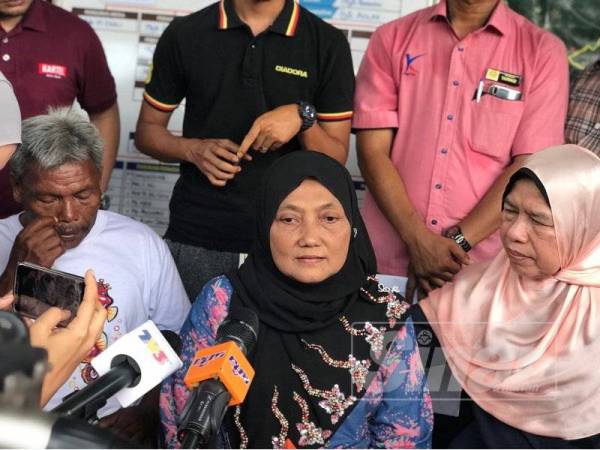 Siti Maznah ditemui dalam sidang media meminta rakyat di negara ini sedekahkan ayat Kursi untuk anaknya.