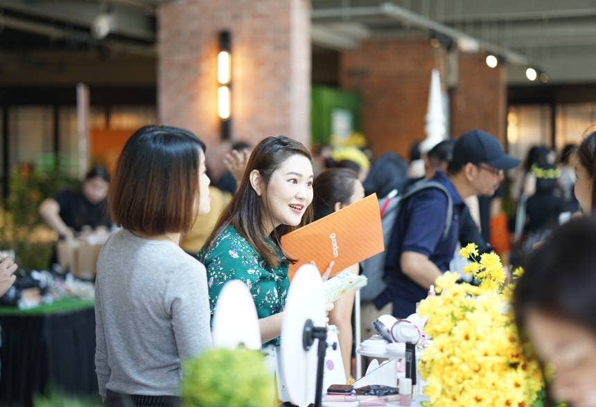 Antara pengamal media yang hadir berkunjung ke gerai jualan pada Pameran 'Let's Go Natural' di Petaling Jaya, baru-baru ini.