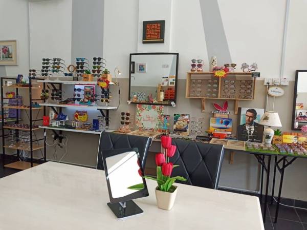 Berkonsepkan terbuka dan santai, nyata ia menarik kehadiran pelanggan.