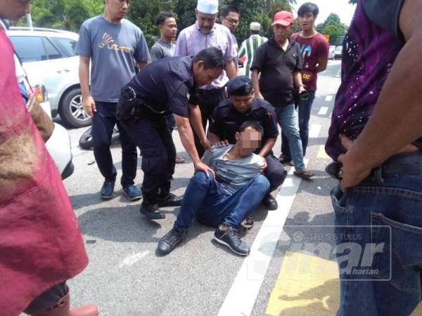 Suspek berjaya ditahan polis selepas cuba melarikan diri sejauh 10km.