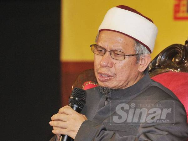 Mufti Wilayah Persekutuan, Datuk Seri Dr. Zulkifli Mohamad Al-Bakri menyampaikan hujah pada World Convention Al-Kahf di Dewan Muktamar, Kompleks Pusat Islam.