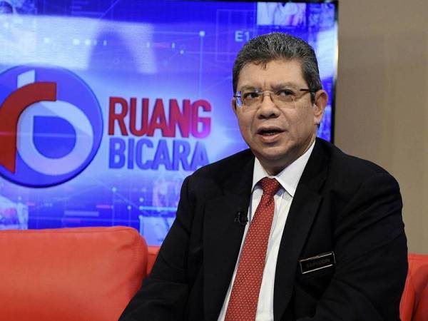 Menteri Luar Datuk Saifuddin Abdullah ditemubual oleh hos Wan Syahrina Wan Ab Rahman pada program Ruang Bicara bertajuk ‘Statut Rom’ bersama Bernama News Channel (BNC) di Wisma Bernama baru-baru ini. - Foto Bernama