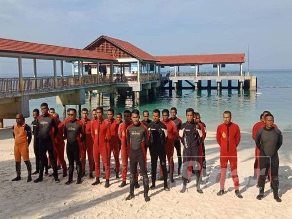 Anggota PPDA Zon Timur yang menyertai latihan pengukuhan di Pulau Perhentian baru-baru ini.